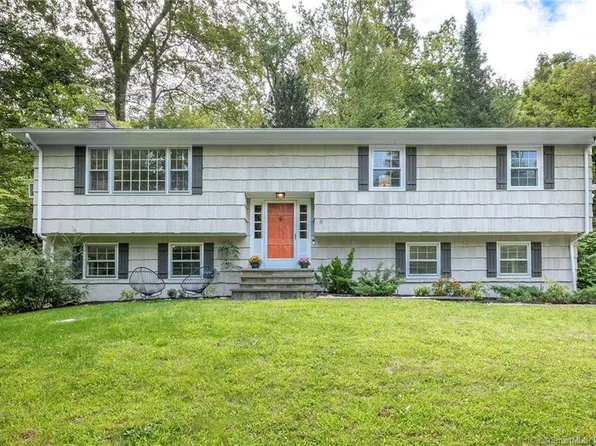 1 Hidden Lake Court, Ridgefield, CT 06877