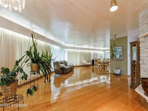 3rd image of 2571 Oakwood Dr