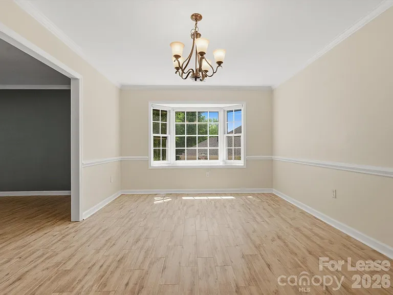 9437 Fairmead Dr — Photo 35