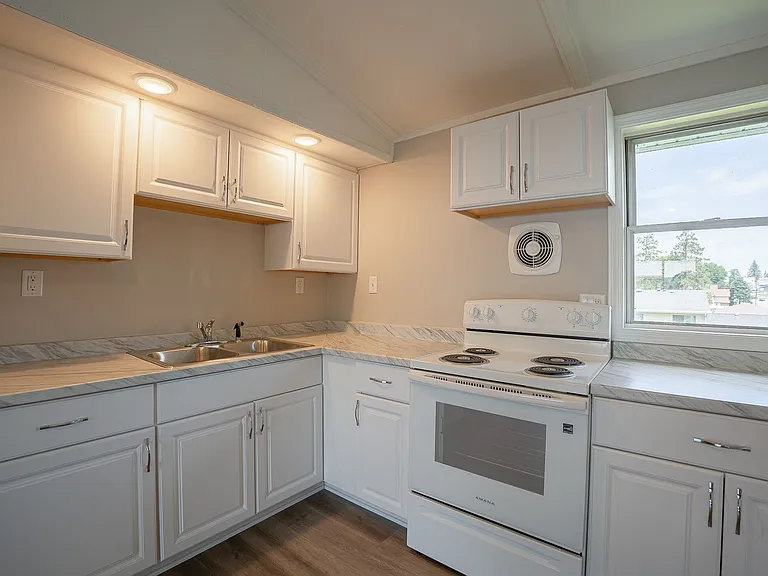1730 Lincoln Ave — Photo 16