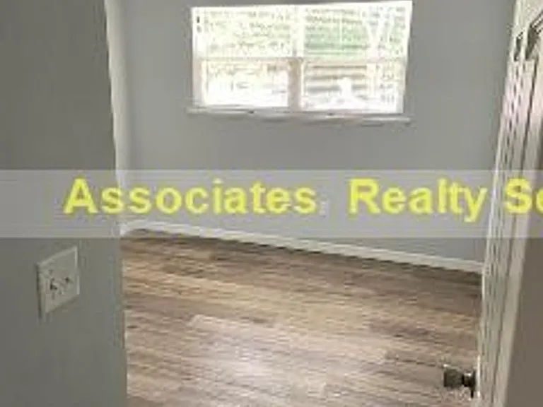 7215 SW 42nd Pl — Photo 3