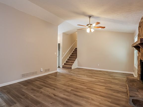 5th image of 392 Doeskin Ln SE