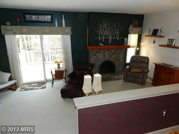 3rd image of 919 Candlelight Ct