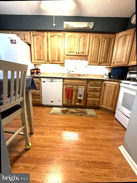 1st image of 406 Summit House