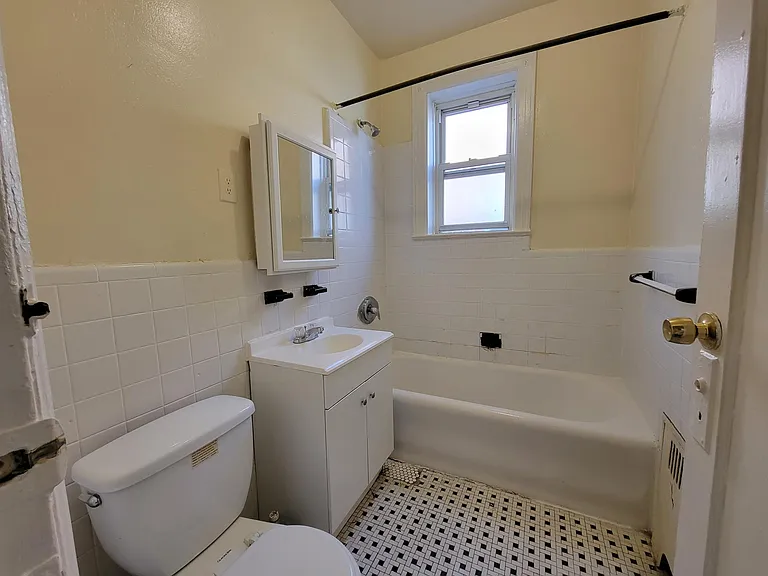 129 Scofield St #8E — Photo 5