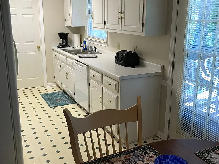 285 Fairlane Dr — Photo 6