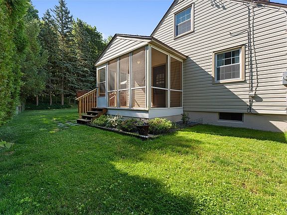 5th image of 219 Crestwood Dr