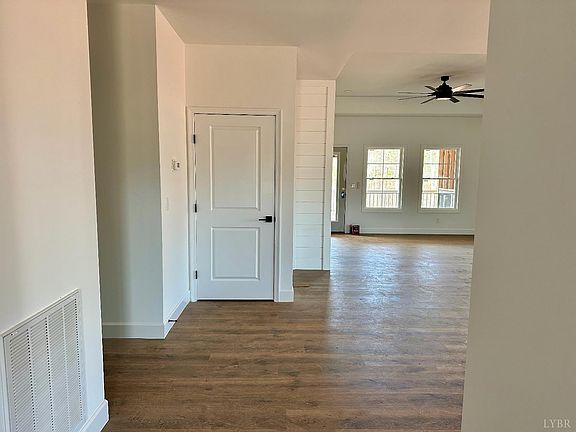 2nd image of 11250 Leesville Rd