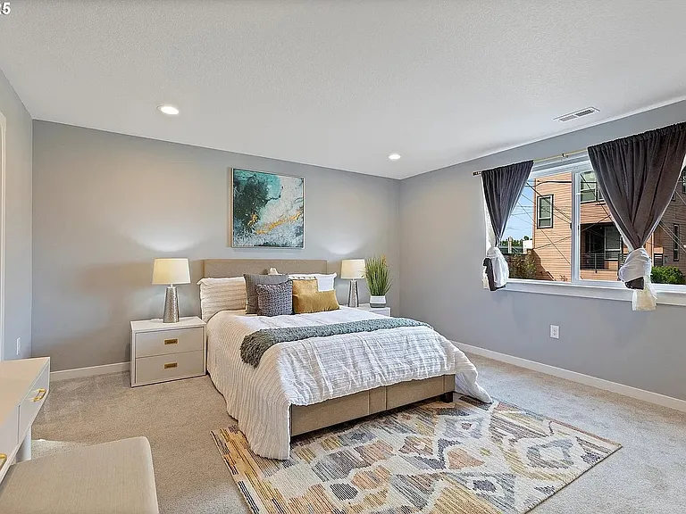 570 NE 55th Ave — Photo 15