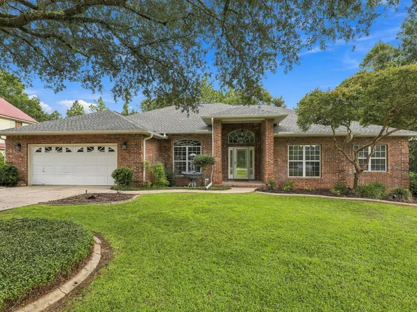 521 Shoal River Dr, Crestview, FL 32539