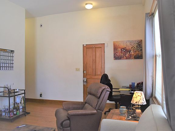 4th image of 1055 W Newport Ave #1F