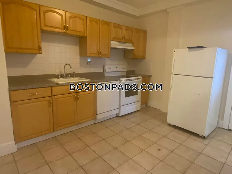 38 Bond St #3 — Photo 1