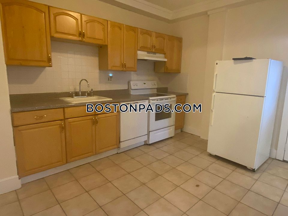 1st image of 38 Bond St APT 3