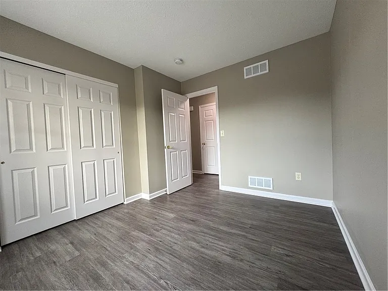 1301 Hill Park Ct — Photo 12