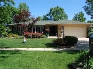606 Glen Ln, Darien, IL