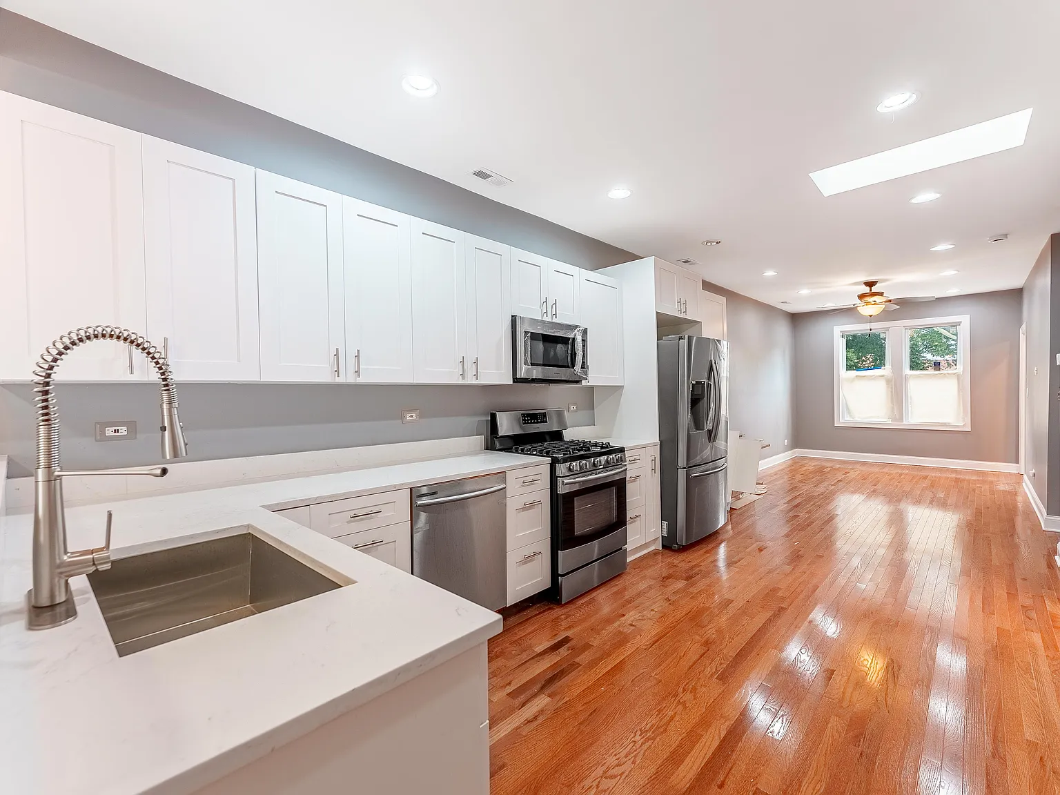 2 bed, 1000 sqft, $2,000 — Photo 2