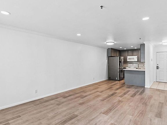 5th image of 5705 Friars Rd Unit 7