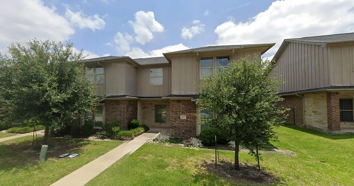 Building Photo - 3617 Kenyon Dr
