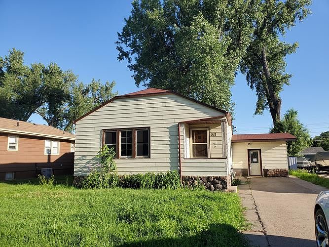 Front view of property