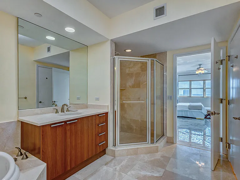2640 Lake Shore Dr #2014 — Photo 34