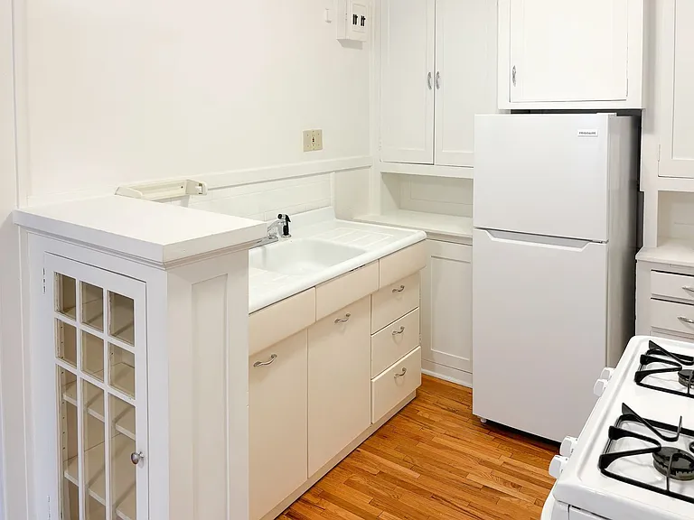 Brownstone on Grand — Photo 5