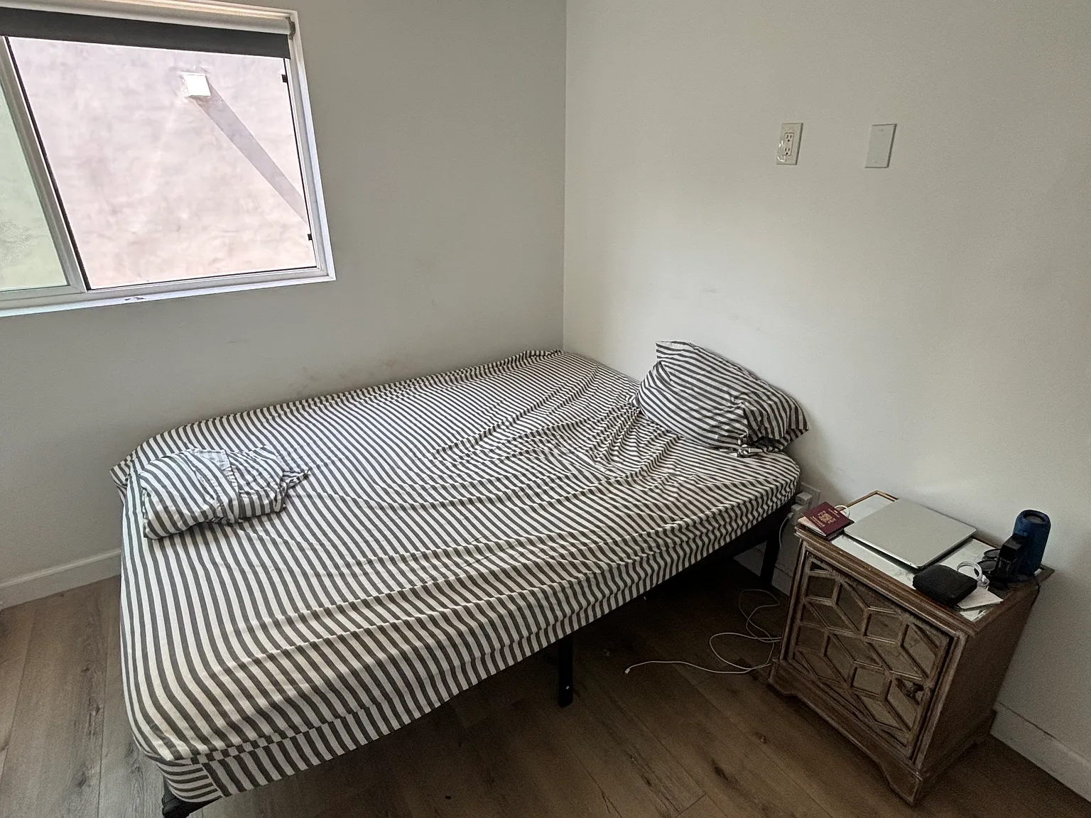 4 bed, 90 sqft, $1,100 — Photo 1