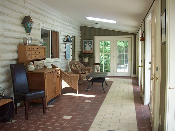 Sunroom/main entrance
