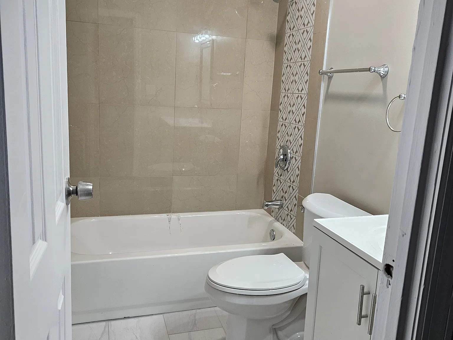 4 bed, 1600 sqft, $3,100 — Photo 4