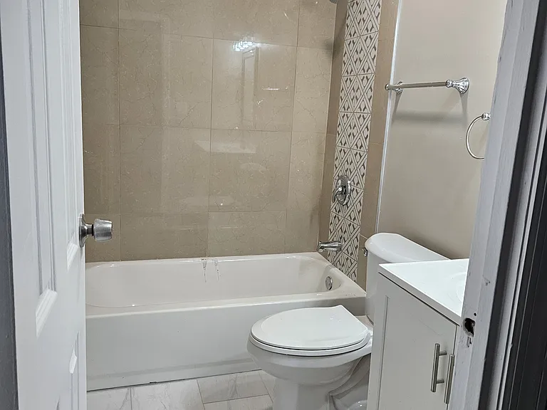 1020 S Park Blvd — Photo 4