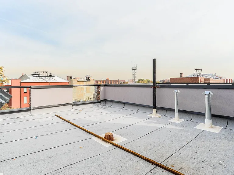 970 Gates Ave #1B — Photo 4