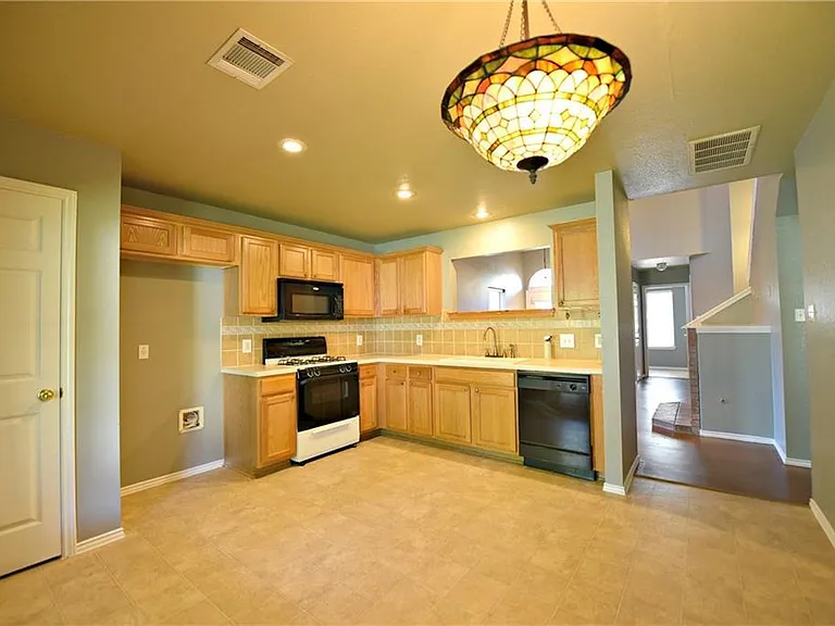 2813 Greenlee Dr — Photo 7