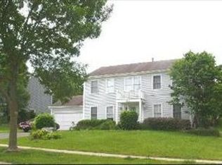 511 Carriage Hill Rd, Island Lake, IL 60042