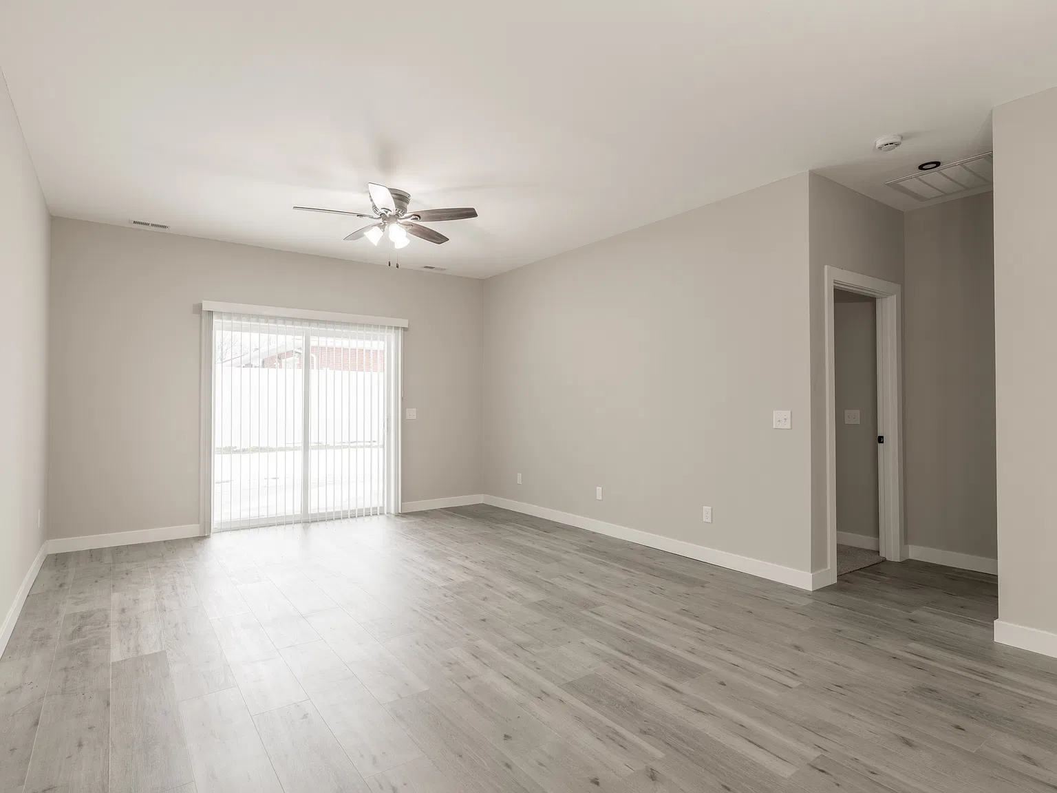 3 bed, 1619 sqft, $2,000 — Photo 4