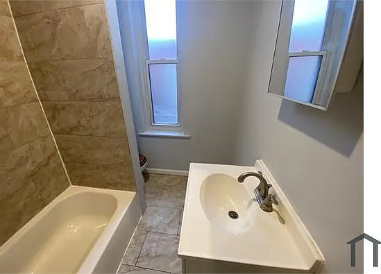 251 W Berkley St — Photo 9