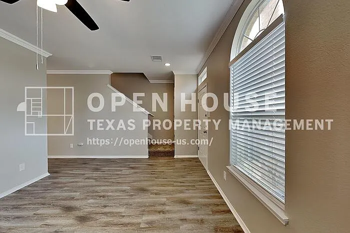 1304 Eagle Wing Ln — Photo 4