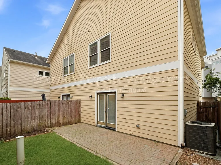 2323 Sperber Ln — Photo 35