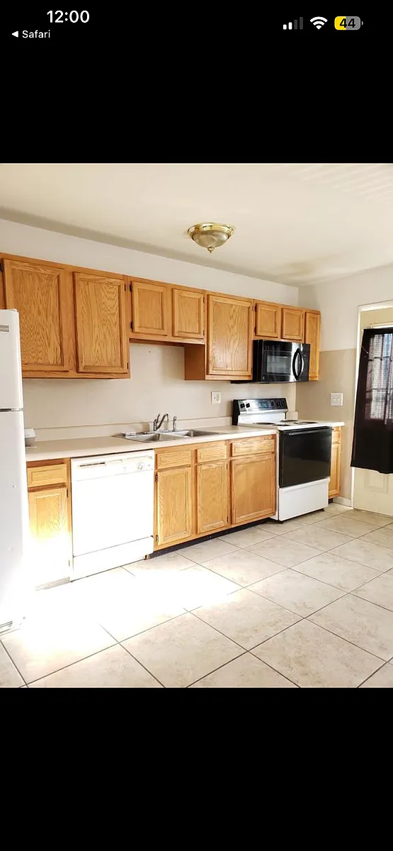 Building Photo - 2312 W Lawrence Ave #2
