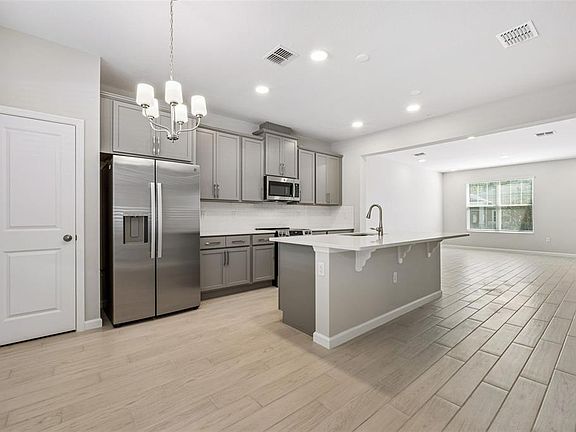 5th image of 502 Lady Palm St