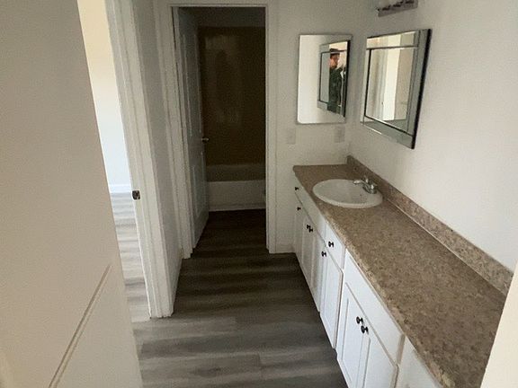 5th image of 806 E Main St
