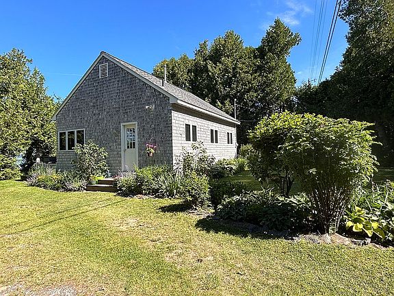 2nd image of 33 Misty Bay Rd