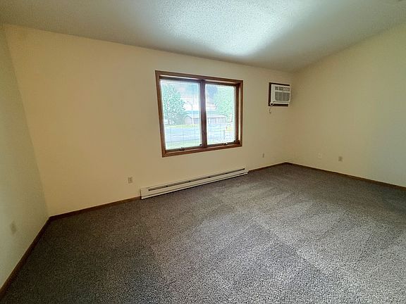 2nd image of 410 Cedar Ct #5