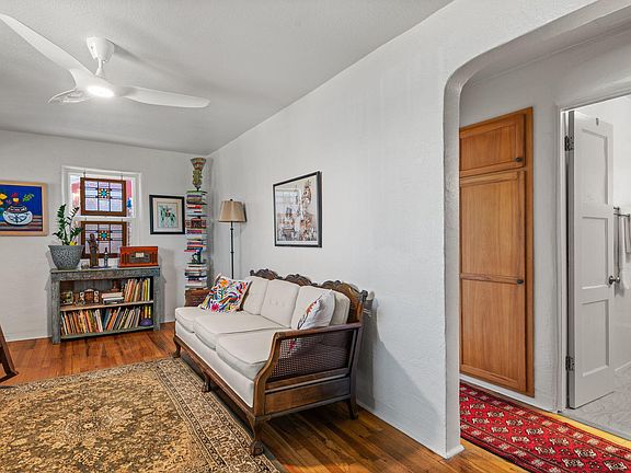 5th image of 810 Delamar Ave NW