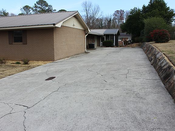 3rd image of 2606 Highland Dr NE