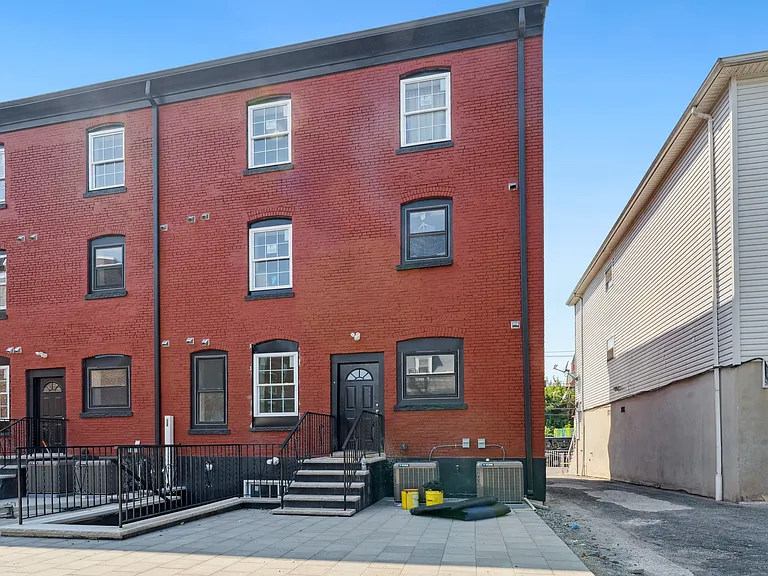 63 N 7th St #2 — Photo 11