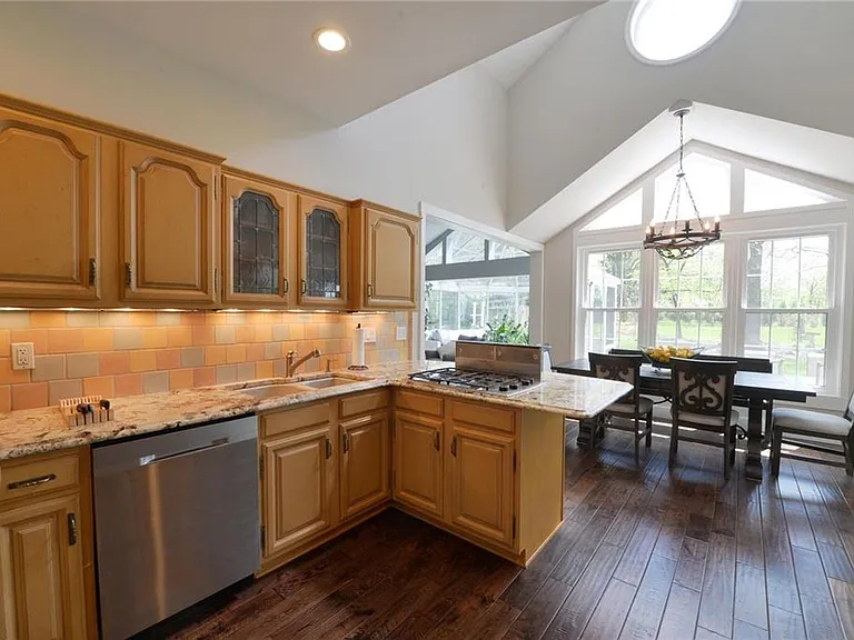 1306 S Geyer Rd — Photo 43