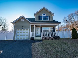 44 Chauncey Lane, Coram, NY