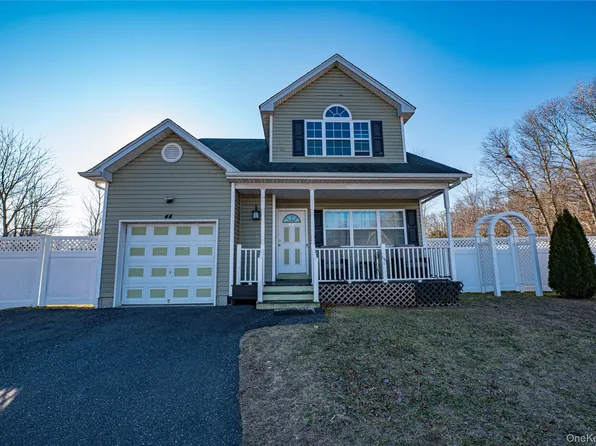 44 Chauncey Lane, Coram, NY 11727