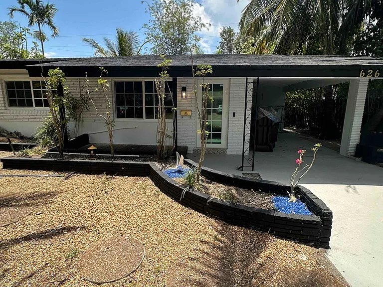 626 NW 45th St — Photo 3