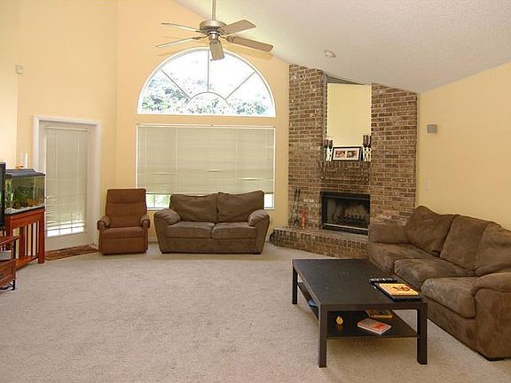 3rd image of 900 Summer Lakes Dr