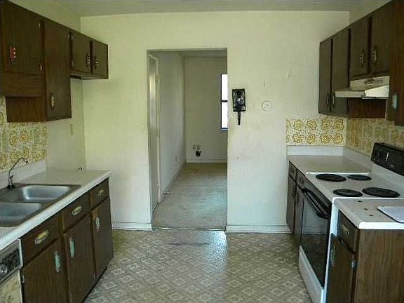 3rd image of 1208 Thomason Dr